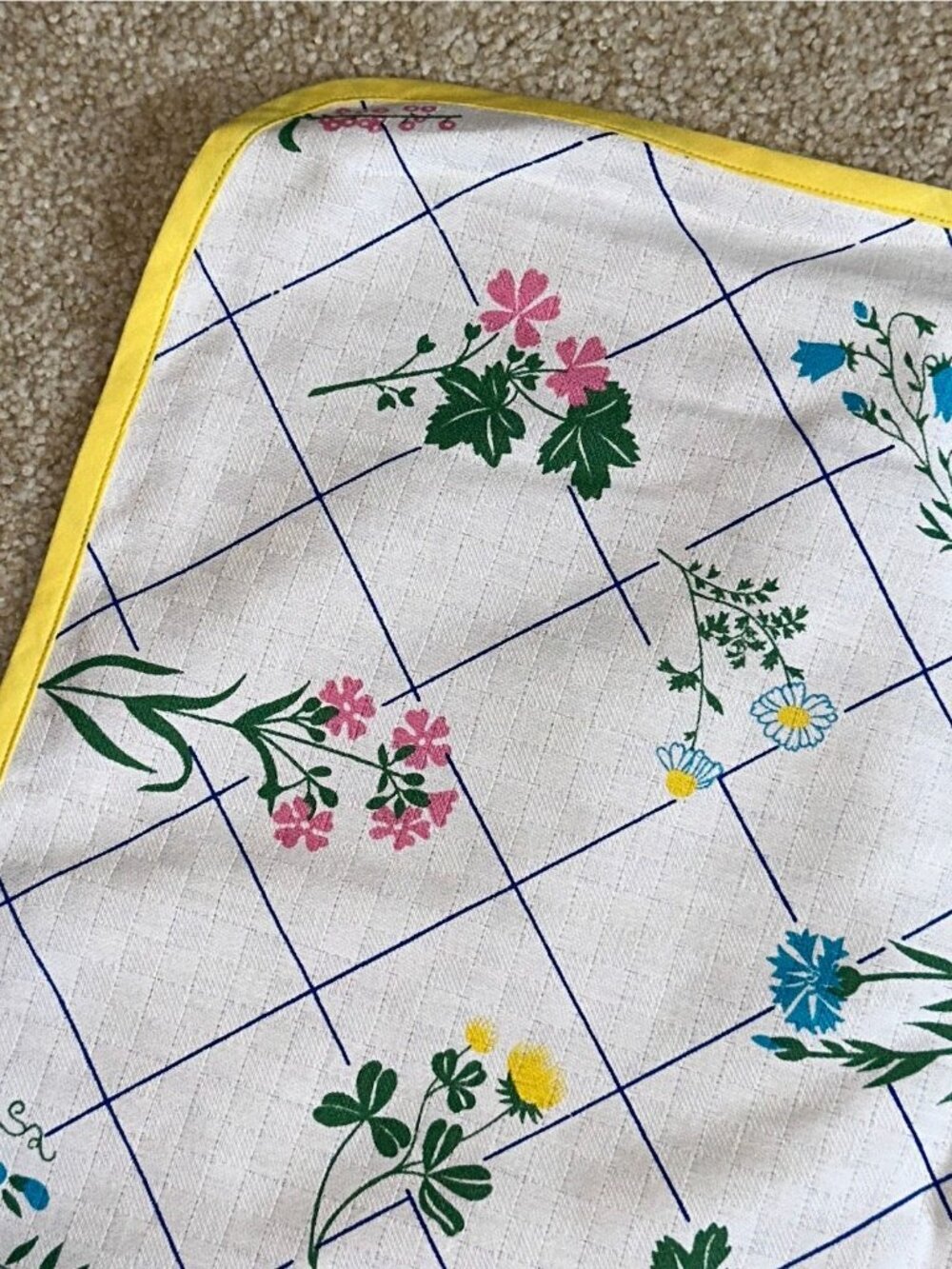 Vintage 50s Mid Century Modern Floral Tablecloth Rectangle Yellow MCM Farmhouse - Picture 2 of 6